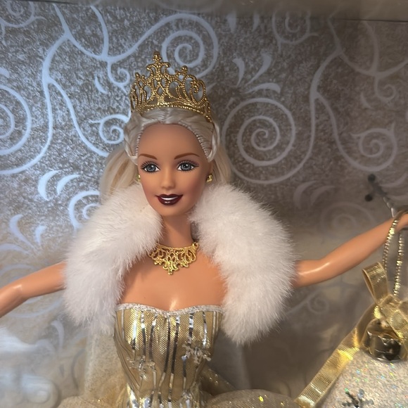 Barbie Celebration Special 2000 Edition Doll - Gold NIB - Picture 2 of 4